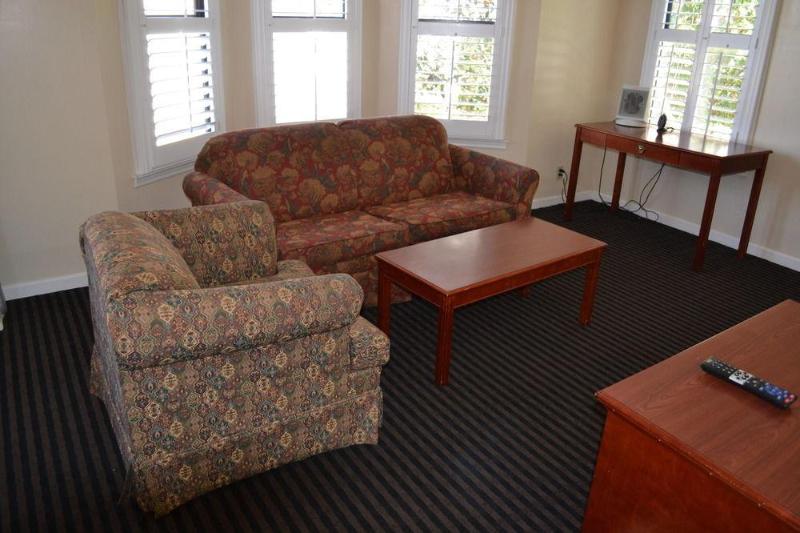 Alpha Inn & Suites - photo 15
