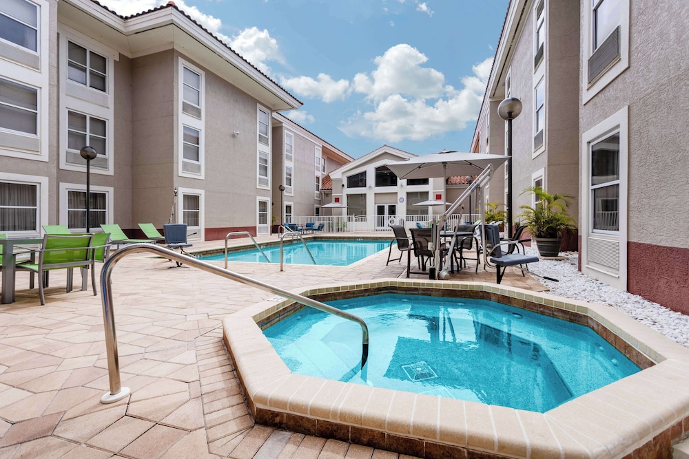 Hampton Inn & Suites Venice Bayside South Sarasota - photo 34