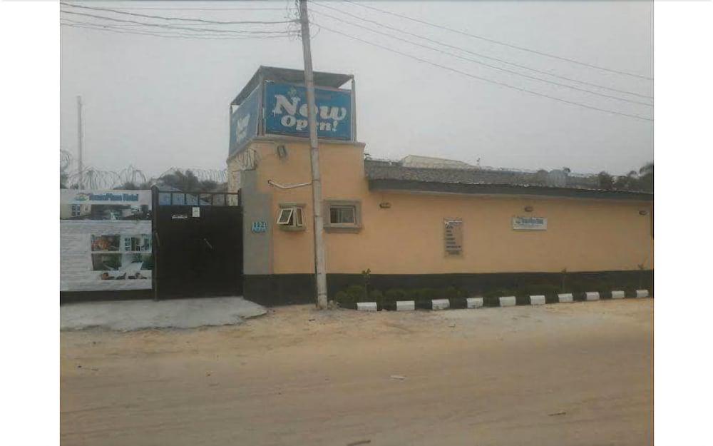 Towne Place Hotel - last minute hotel in Lagos