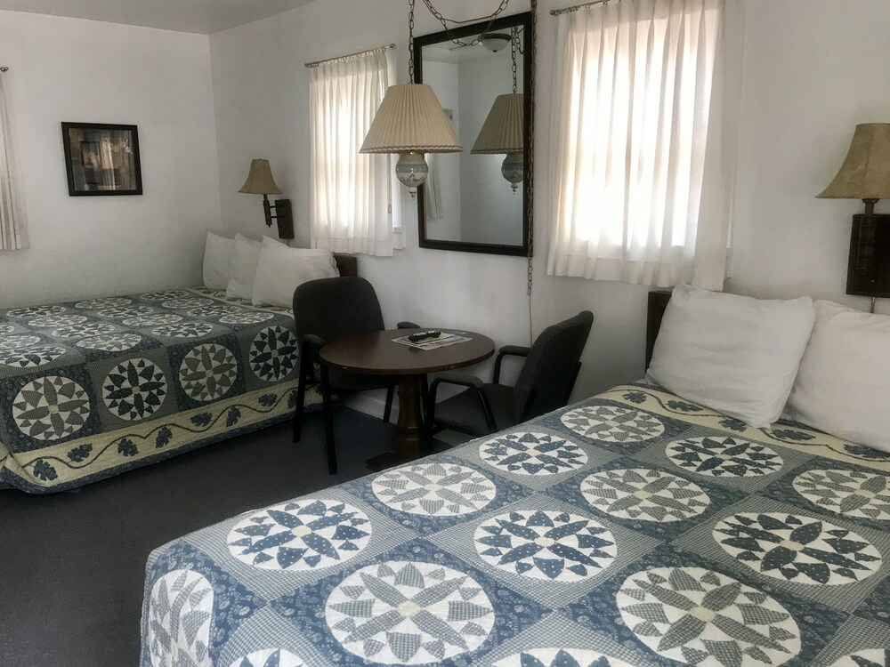 Chalet Motel - photo 6