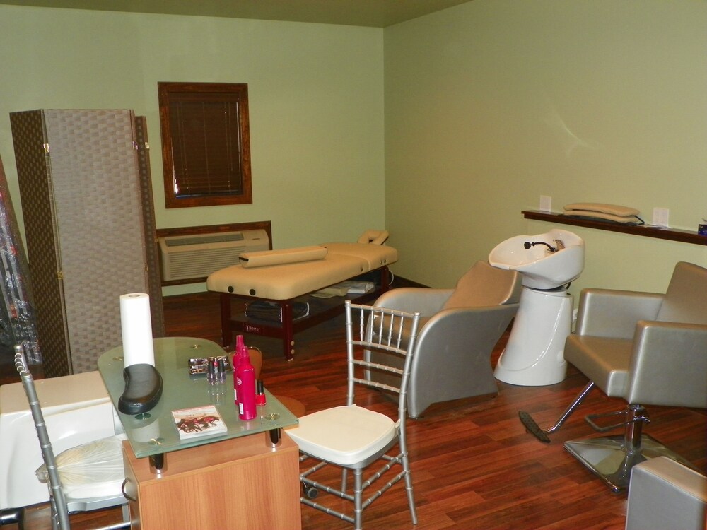 Dakota Prairie Lodge & Resort - photo 8