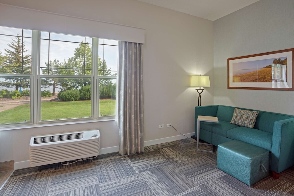 Hampton Inn Duluth Canal Park - photo 32