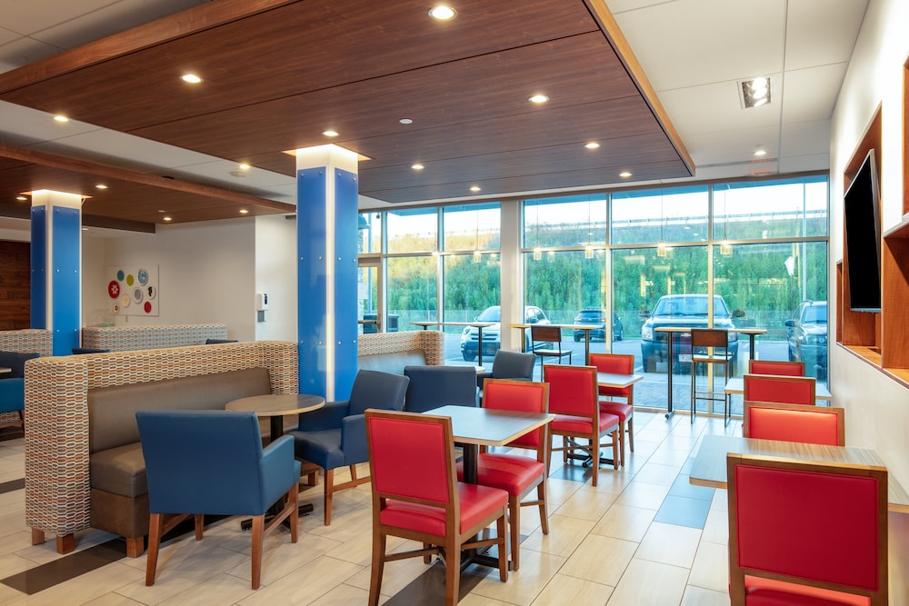 Holiday Inn Express & Suites Beloit by IHG - photo 24