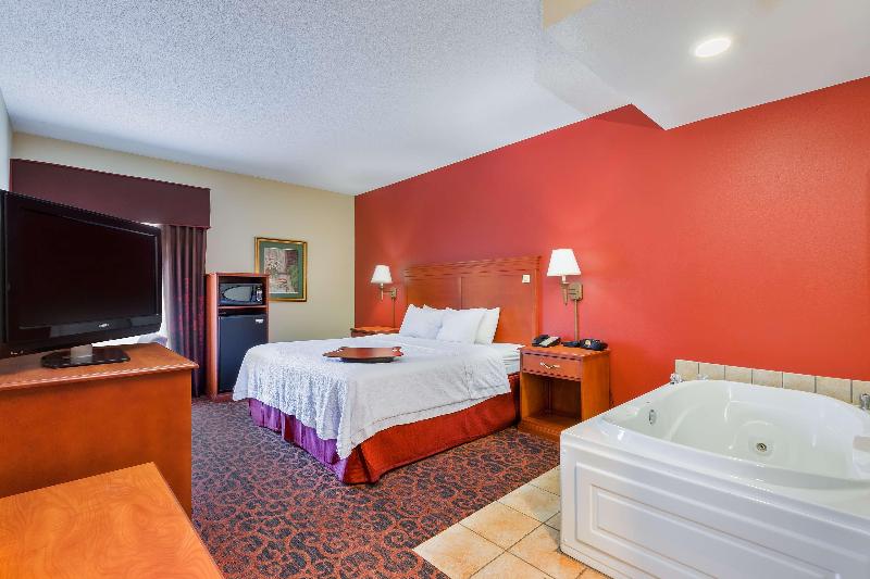 Hampton Inn Marion - photo 14