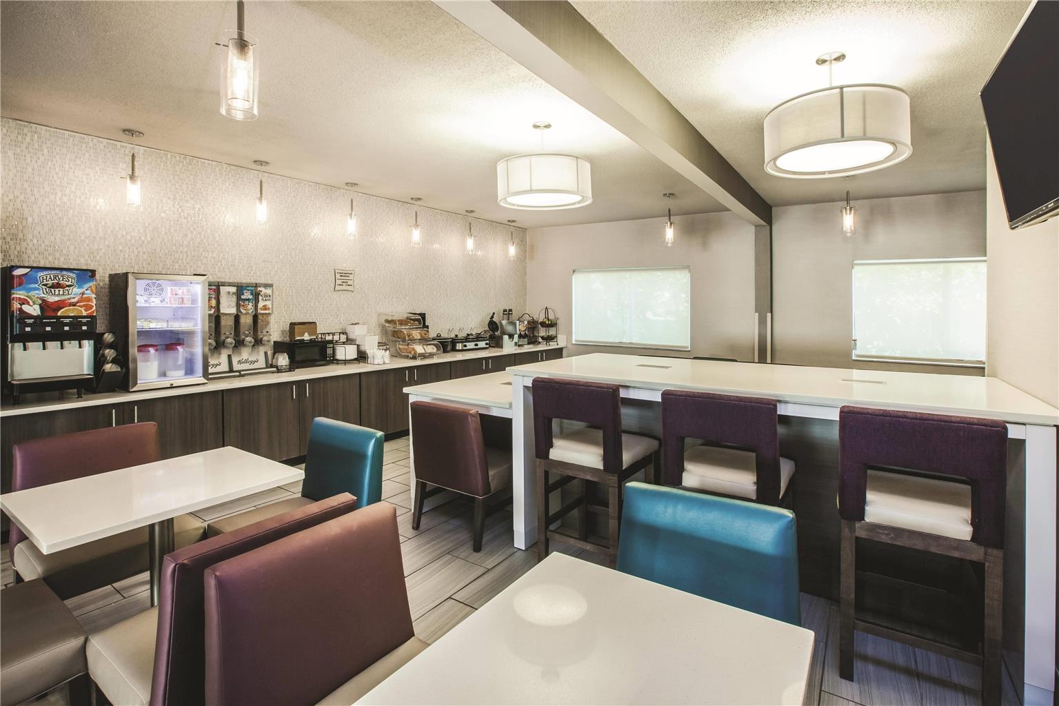 La Quinta Inn by Wyndham Indianapolis North at Pyramids - photo 26