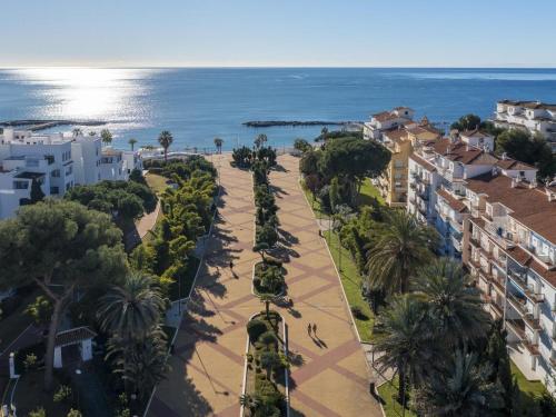 Amplio y luminoso apartamento en 1 lA nea playa — 4-Star Luxury Hotel in Marbella, Spain