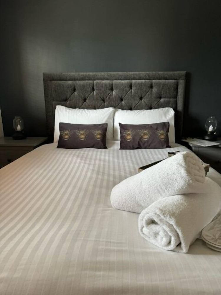The Horseshoe & Castle — 4-Star Luxury Hotel in Rochester, United Kingdom