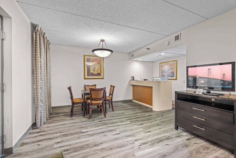 Quality Inn & Suites Mall of America MSP Airport - photo 32