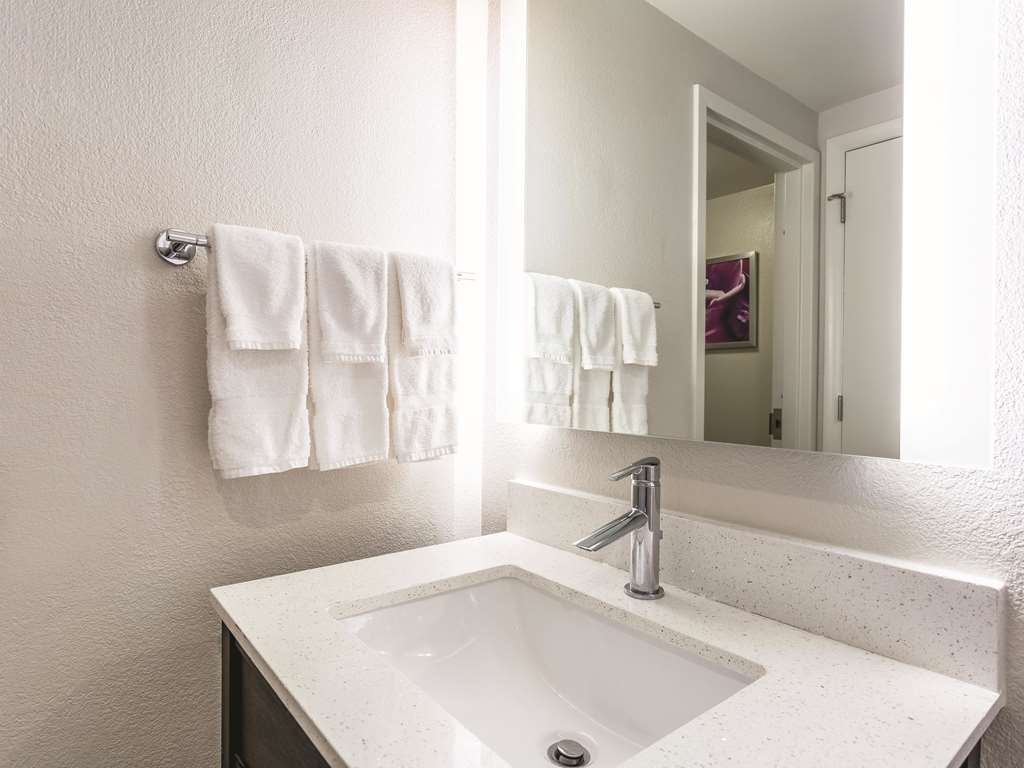 La Quinta Inn & Suites by Wyndham Columbia Fort Meade - photo 28
