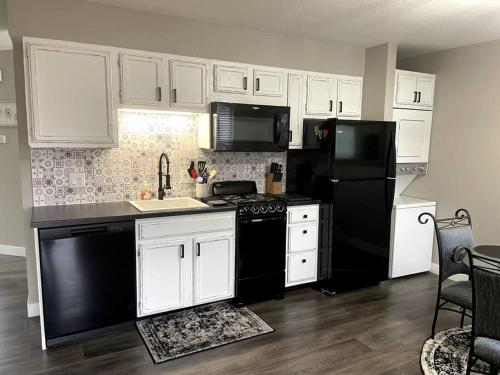 New Remodeled Luxury Condo By The Lake No Stairs — 4-Star Luxury Hotel in Branson, United States