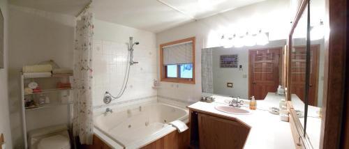 Alaska Chalet Bed & Breakfast - photo 6