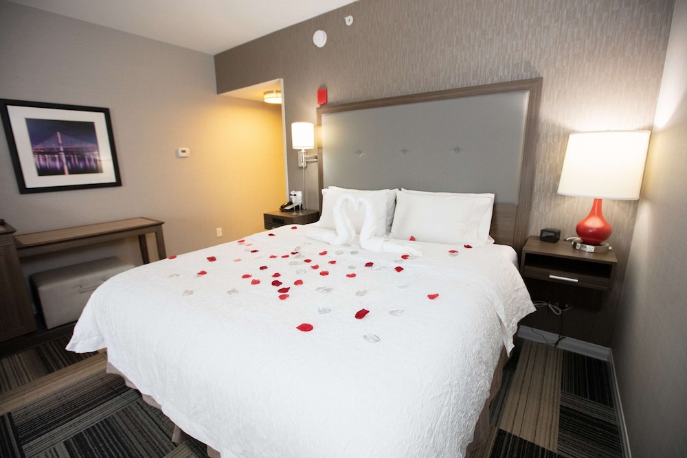 Hampton Inn Toledo Oregon - photo 9