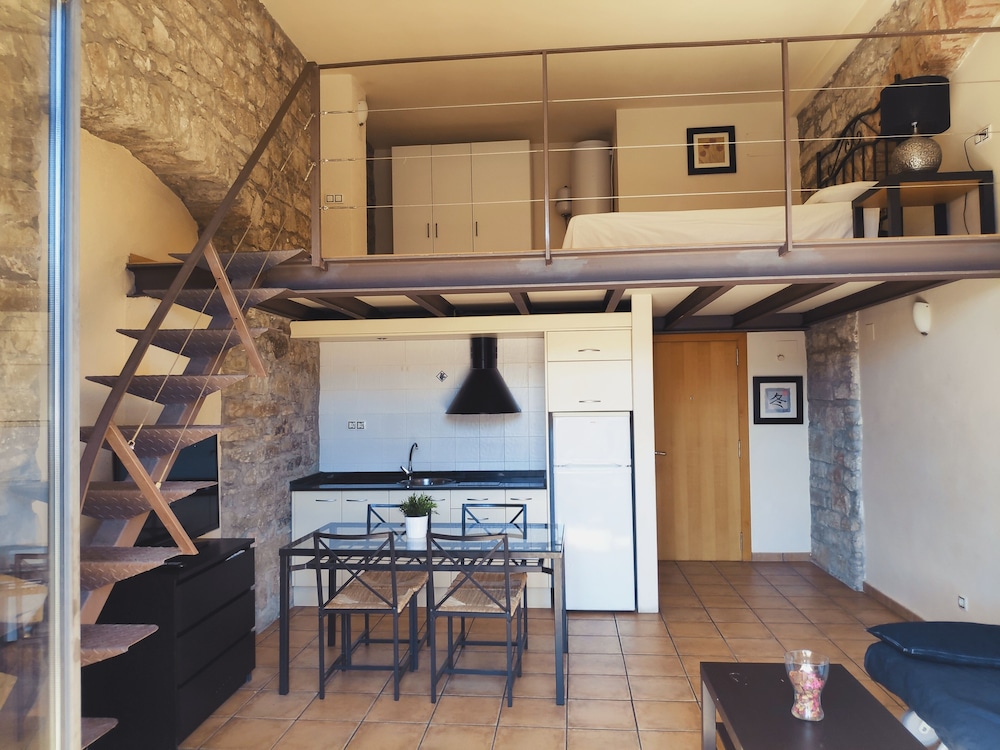 Urbi Apartments — 4-Star Luxury Hotel in Manresa, Spain