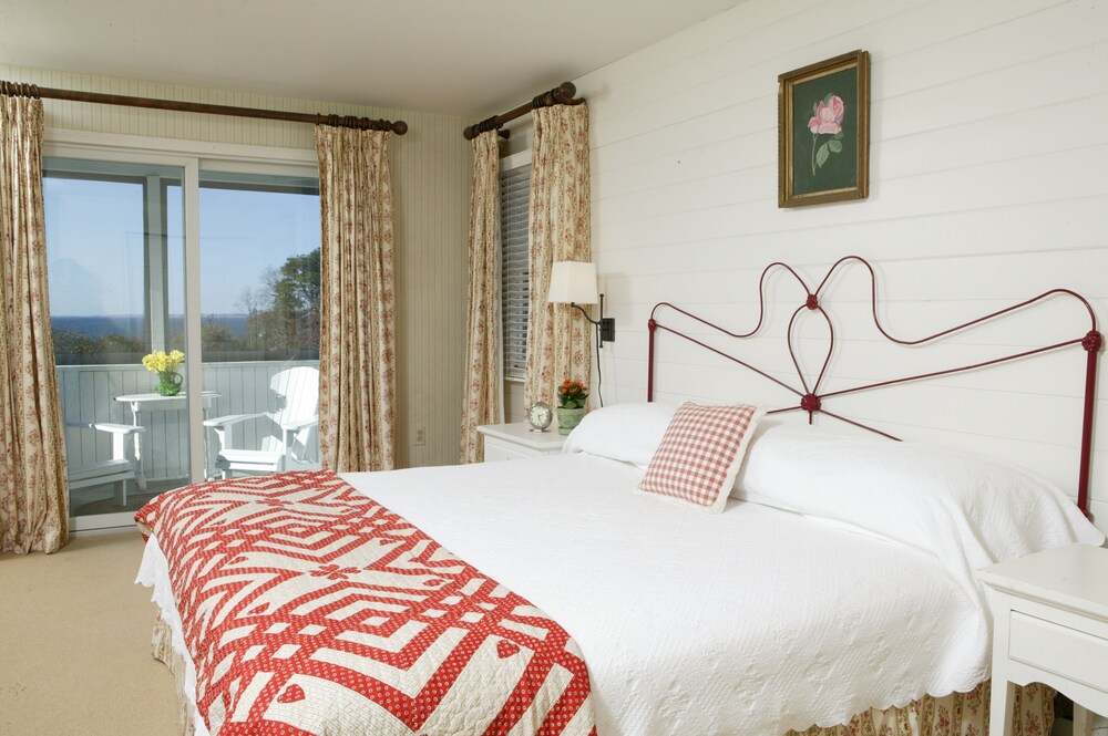 Menemsha Inn - photo 7