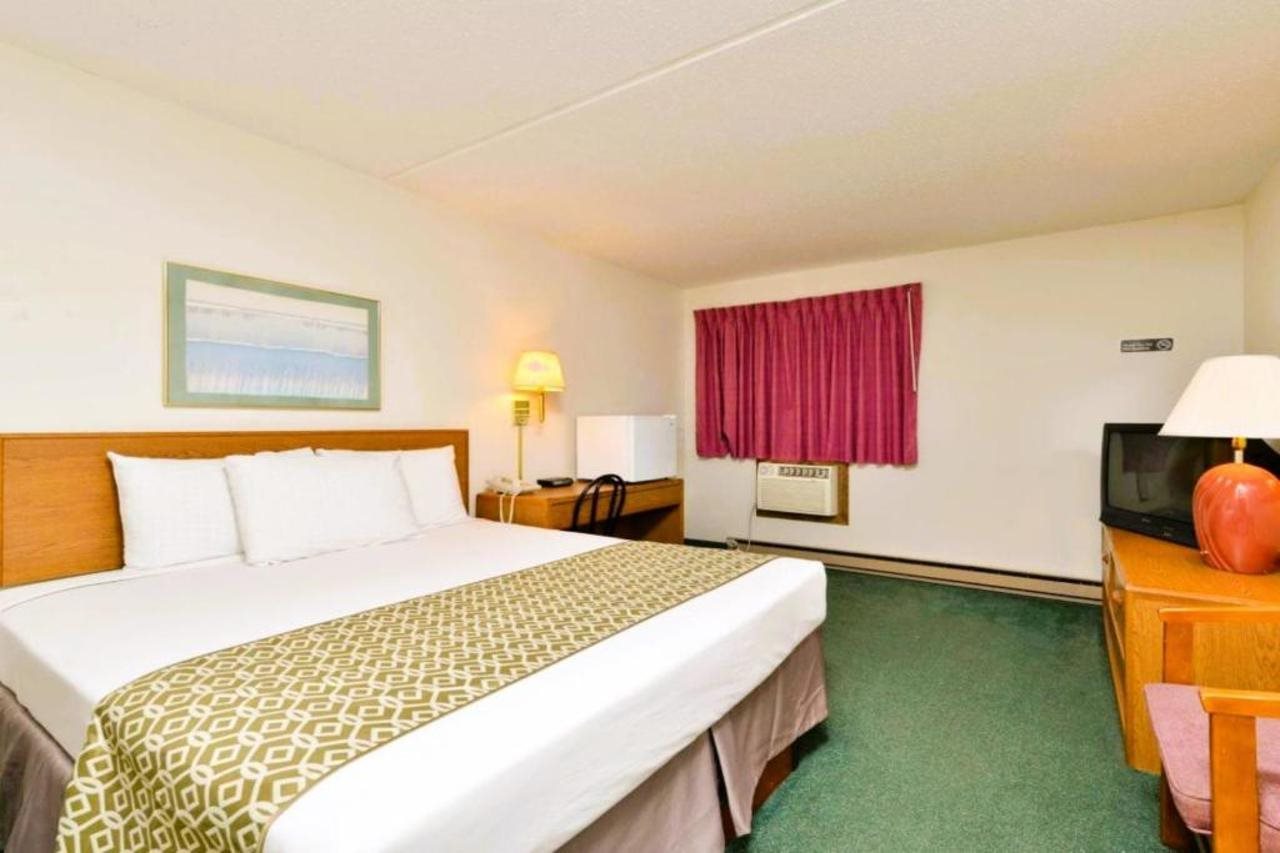 OYO Hotel Pipestone MN Canterbury Park - photo 12