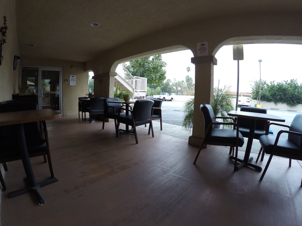 Loma Linda Inn - photo 36