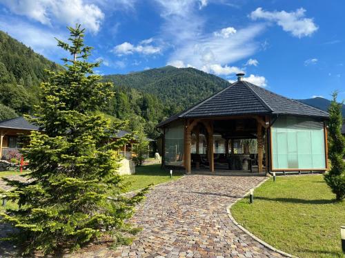 Woodville Resort in Moisei, Romania