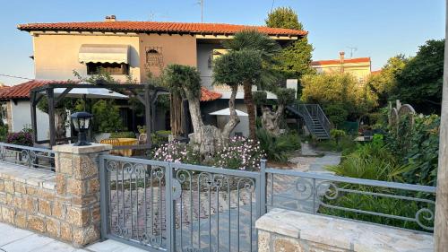 Greek Mansion — 4-Star Luxury Hotel in Nea Moudhania, Greece
