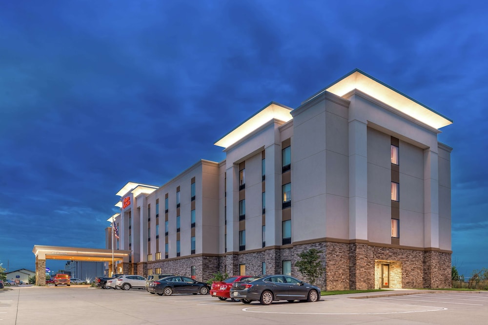 Hampton Inn & Suites Ames - photo 46