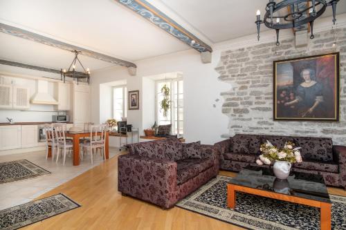 Dream Stay Historical 3 Bedroom Apartment with Sauna