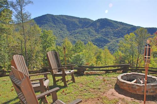 Sunrise in the Smokies in Bryson City, United States
