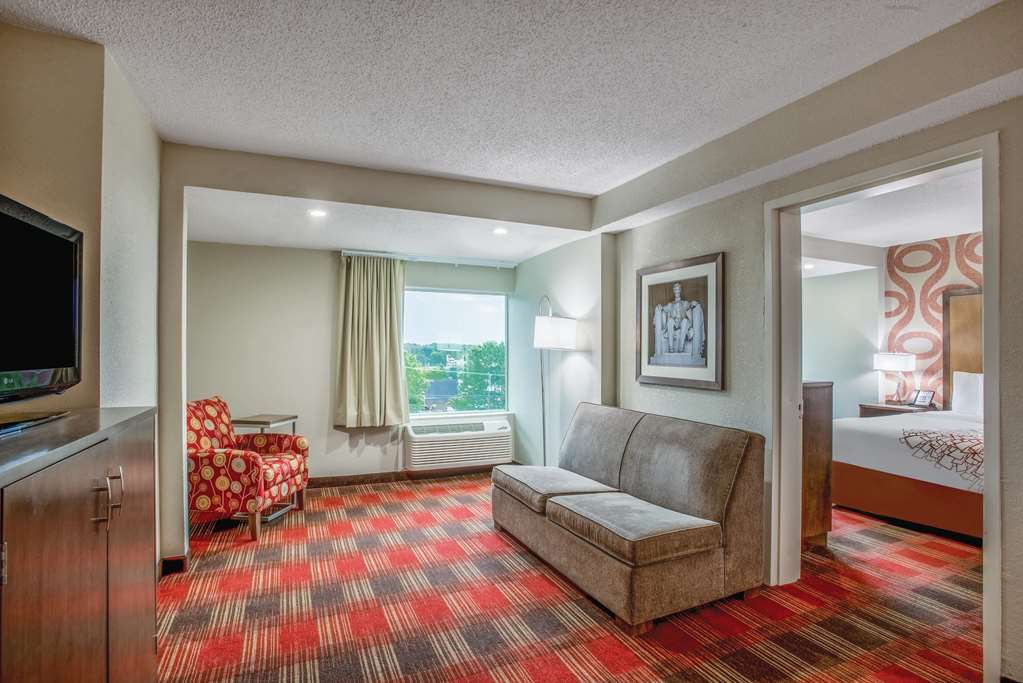 La Quinta Inn & Suites by Wyndham DC Metro Capital Beltway - photo 58
