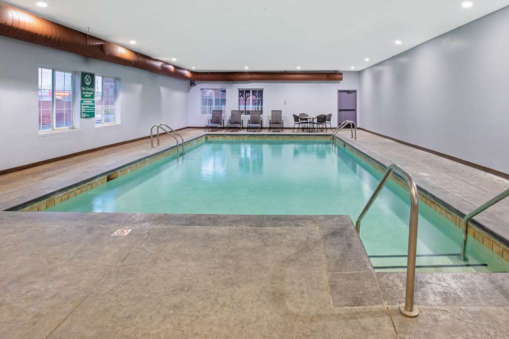 La Quinta Inn & Suites by Wyndham Tulsa Airpt Expo Square - photo 14