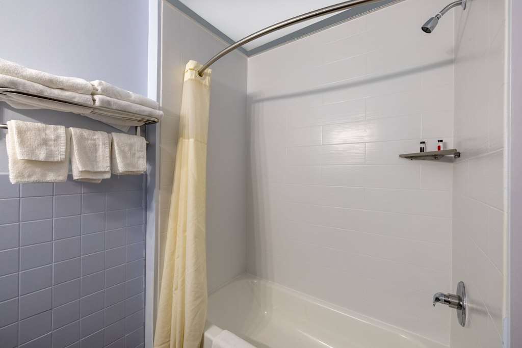 Travelodge by Wyndham Spirit Lake Okoboji - photo 24