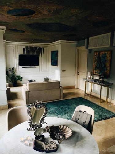 AB Residences Cihangir Luxury Antique Apartment — 4-Star Luxury Hotel in Istanbul, Turkey