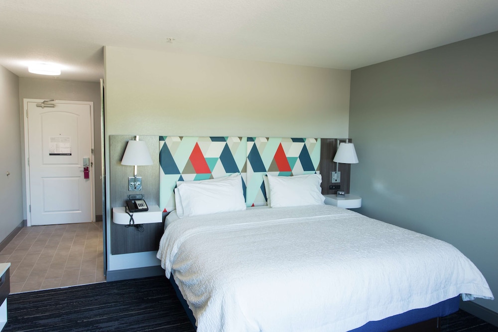 Hampton Inn & Suites Ankeny - photo 11