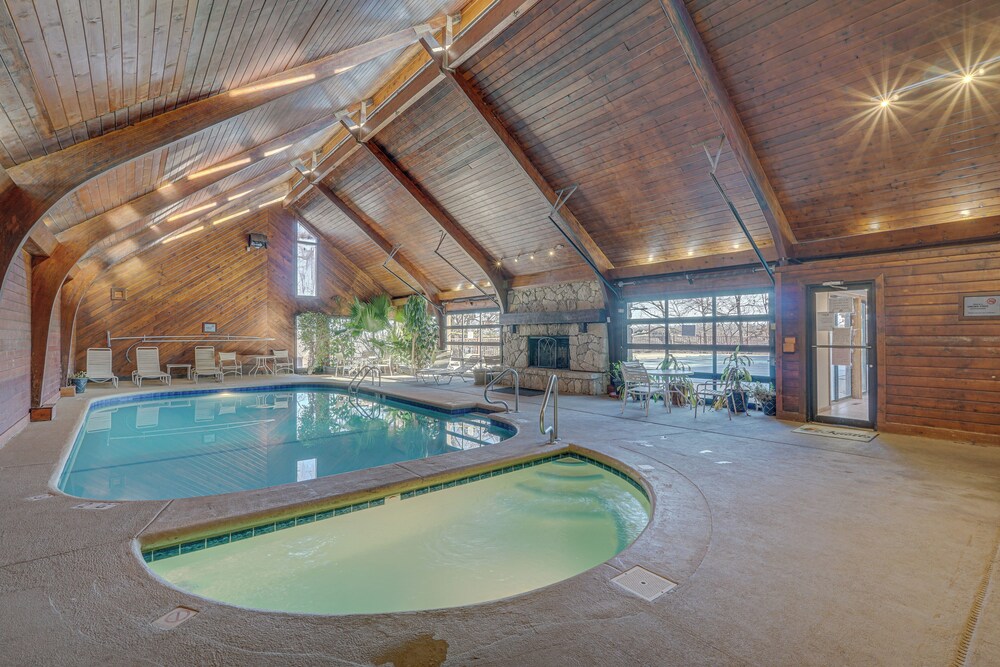 Lakefront Condo w Resort Amenities in Osage Beach - photo 21