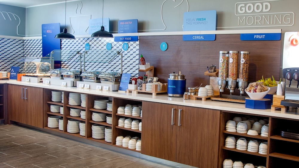 Holiday Inn Express & Suites Panama City Beach Beachfront by IHG - photo 61