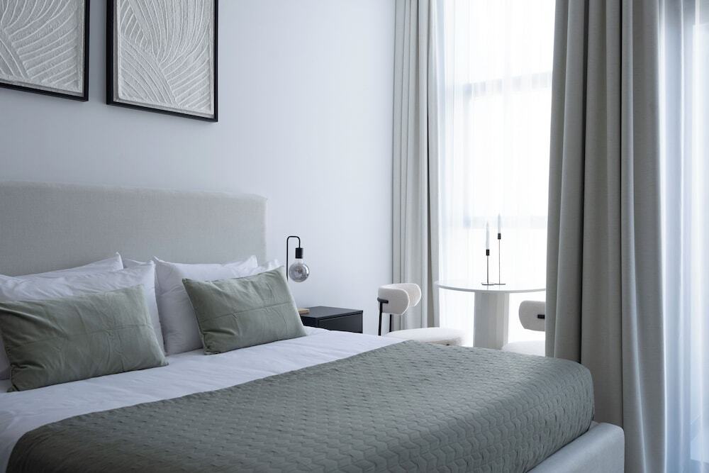 Waves Comfort and Style in a 21st Floor Studio With View — 4-Star Luxury Hotel in Dubai, United Arab Emirates