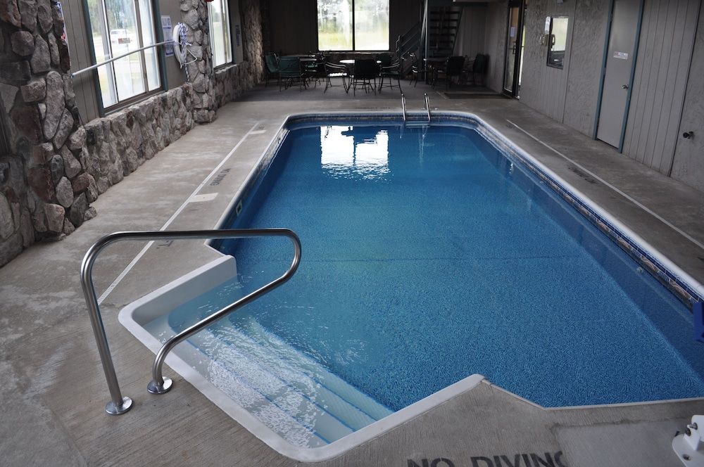 Super 8 by Wyndham Petoskey - photo 13