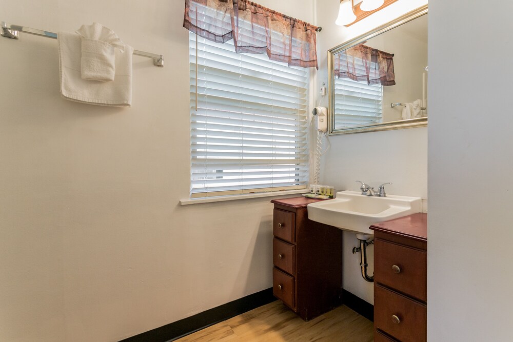 Skylark Shores Resort - photo 58