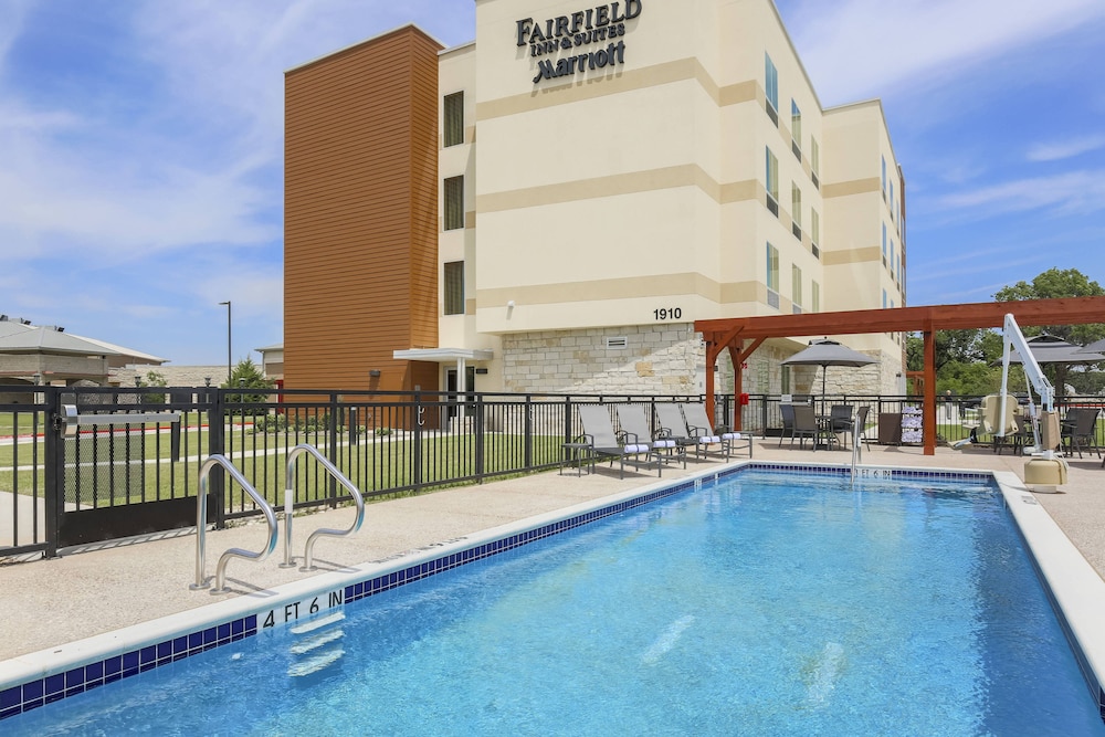 Fairfield Inn & Suites by Marriott Decatur at Decatur Conference Center - photo 3