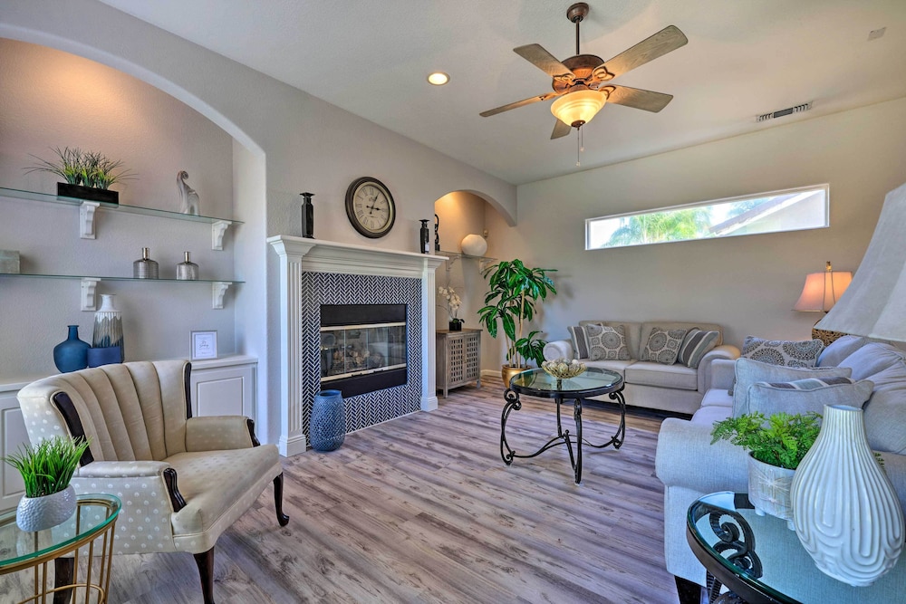 Family Friendly Modesto Home with Grill and Yard — 4-Star Luxury Hotel in Modesto, United States