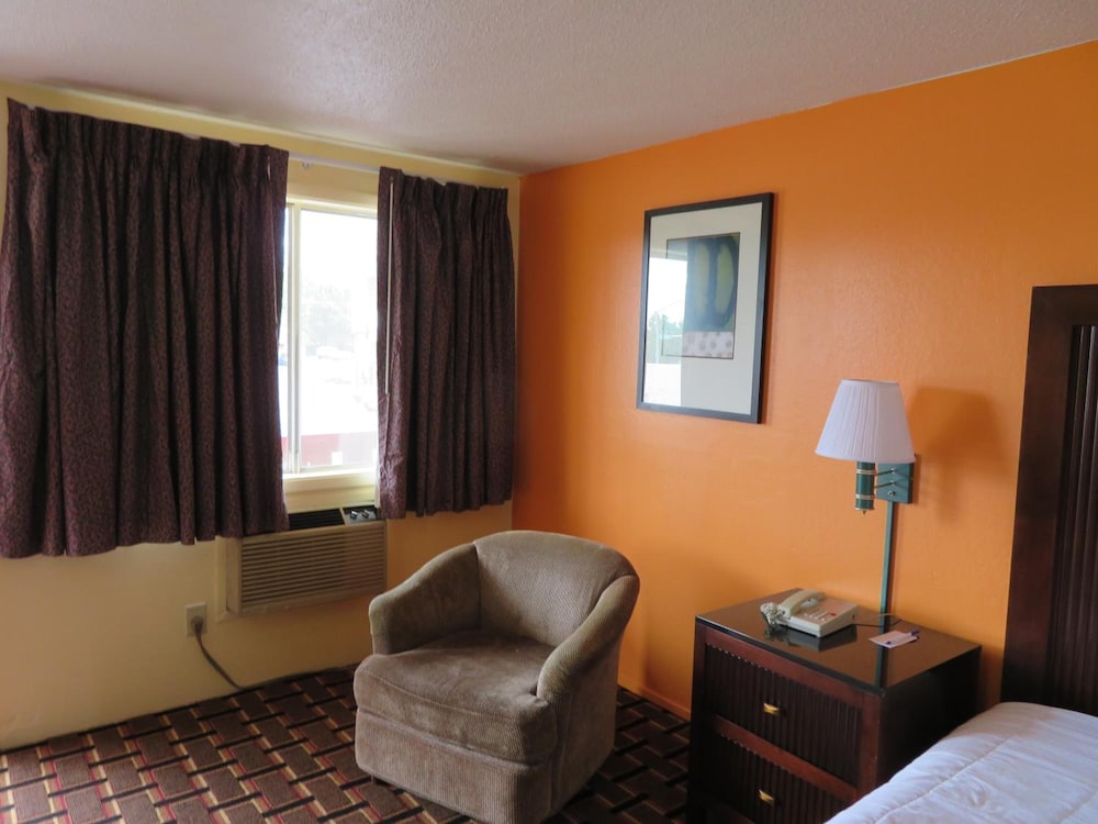 Royal Crest Motel - photo 17