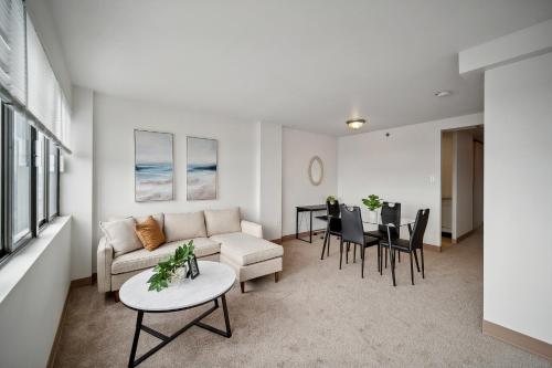 PP 2312 Modern Corporate 1br pool Gym — 4-Star Luxury Hotel in Harrisburg, United States