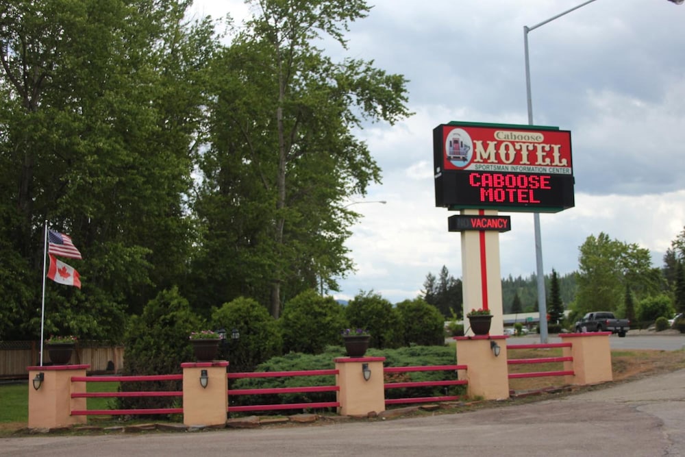 Caboose Motel - photo 2