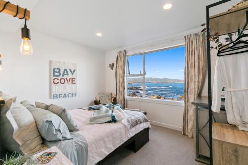 Pacific Ocean seafront home near airport — 4-Star Luxury Hotel in Wellington, New Zealand