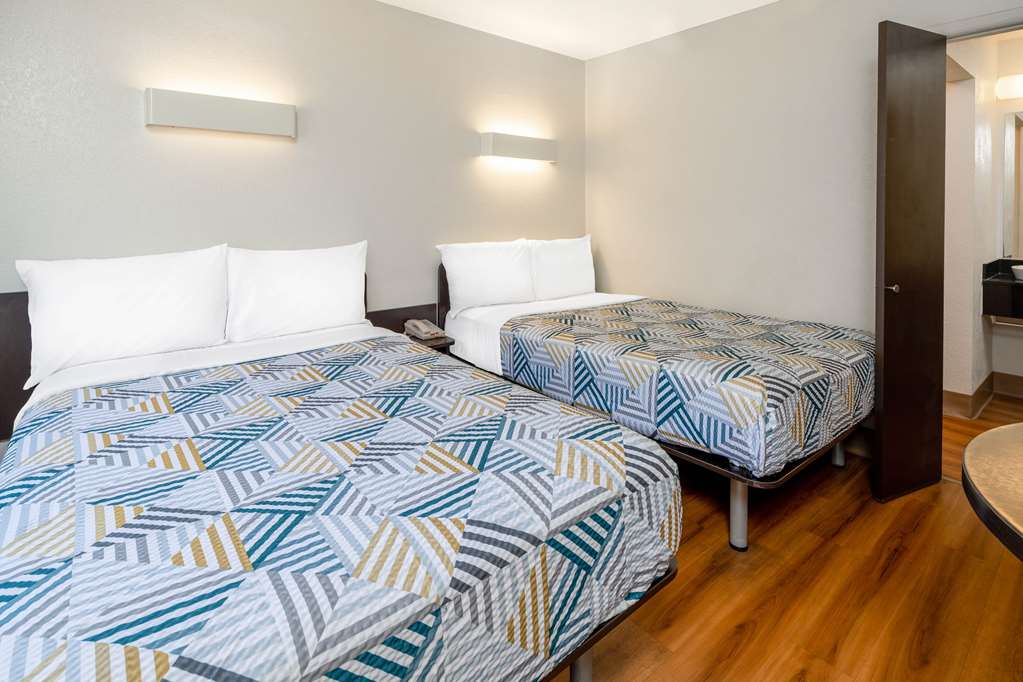 Motel 6 Santa Barbara CA State Street - photo 13