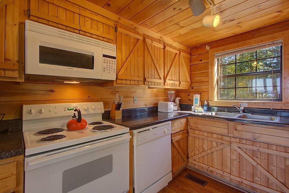 Picturesque 2 2 Close to Parkway - photo 14