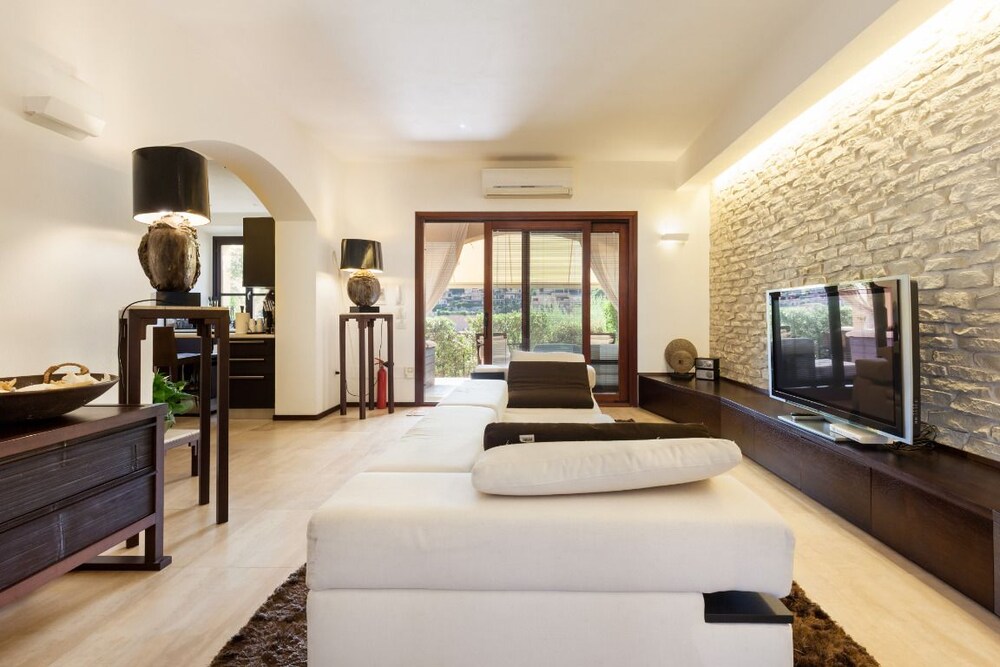 Villa Rokkaria — 4-Star Luxury Hotel in Villasimius, Italy