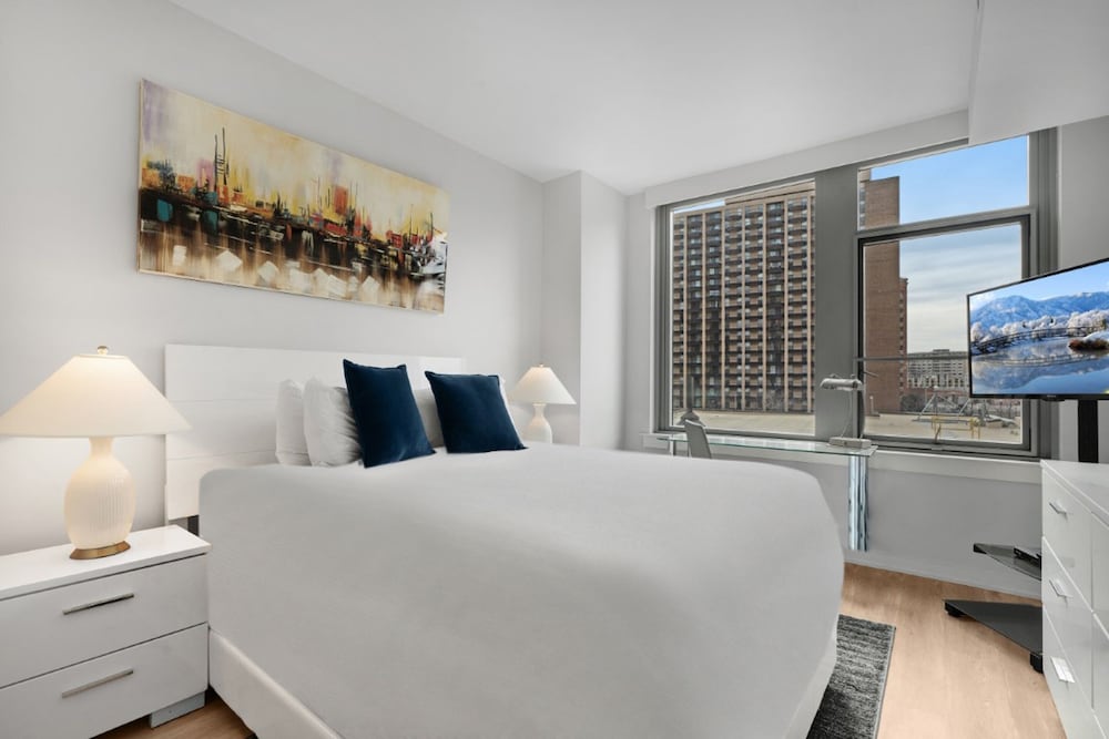 Global Luxury Suites Crystal City - photo 32