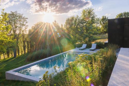Wellness Suite B&B L'O Reine — 4-Star Luxury Hotel in Sint-Pieters-Leeuw, Belgium