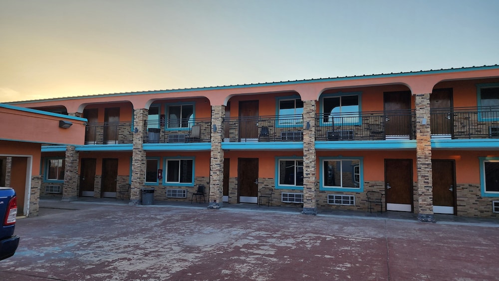 B&J Hotel and Apartment - photo 52