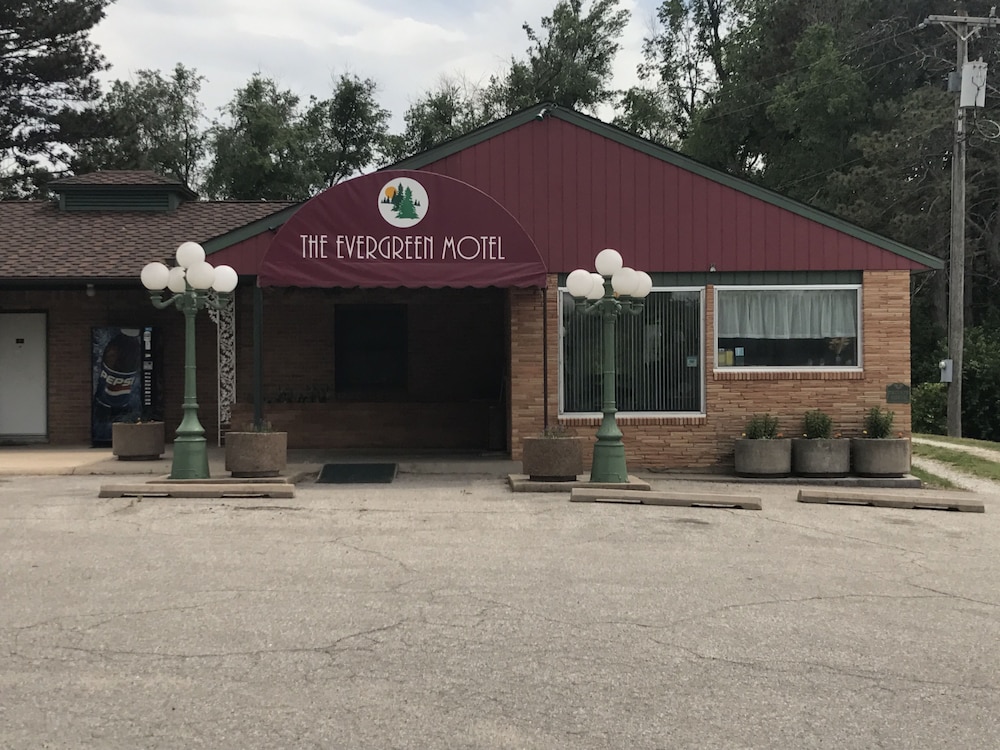 The Evergreen Inn Motel and RV Park - photo 26