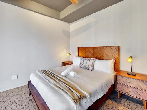 Stylish Studio Apartment with Rooftop Pool