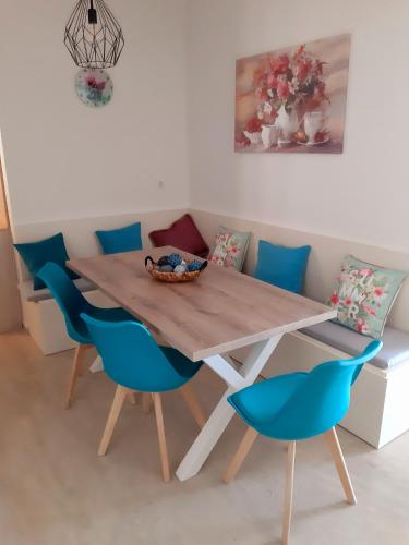 Central Apartment Near The beach with huge private terrace — 4-Star Luxury Hotel in Loutraki, Greece